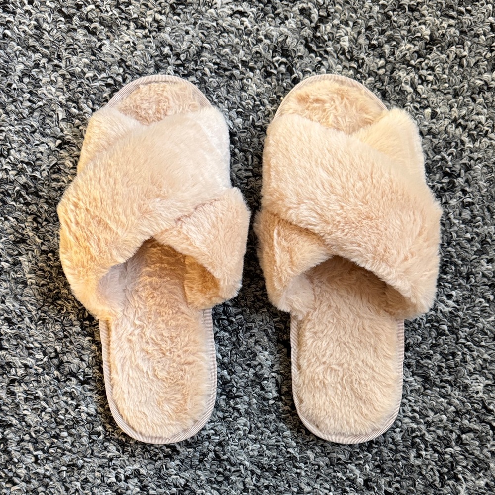 Cozy Cream Fuzzy Slippers